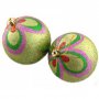 Комплект цветни коледни топки за окачване на елха, декорирани с брокат. 
