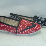 Дам обувки плат червено черно и кука черна, снимка 1 - Кецове - 14317884