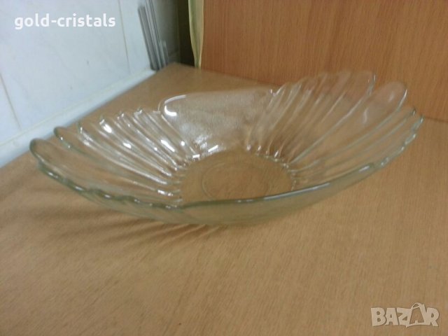Овална стъклена купа