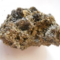 друза планински кристал с пирит, снимка 2 - Колекции - 22660962