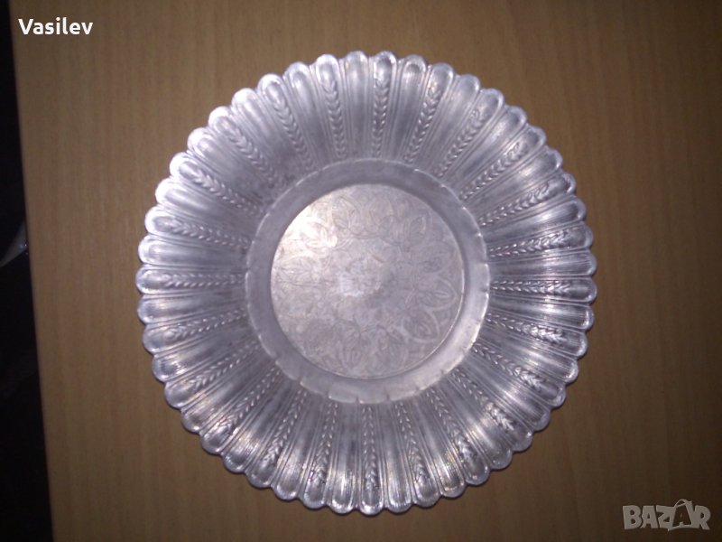 Декоративни чинии с релефни изображения от метал, снимка 1