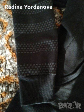 Много красив суичър.На звездички и надпис с камъчета., снимка 3 - Суичъри - 23188903