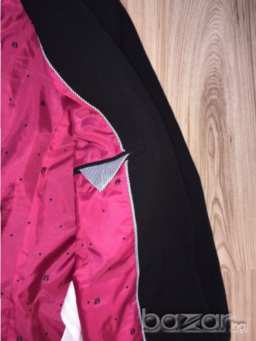 Дамско сако BERSHKA оригинал, размер L, черно с цикламен хастар , НОВО!!, снимка 4 - Сака - 16785218