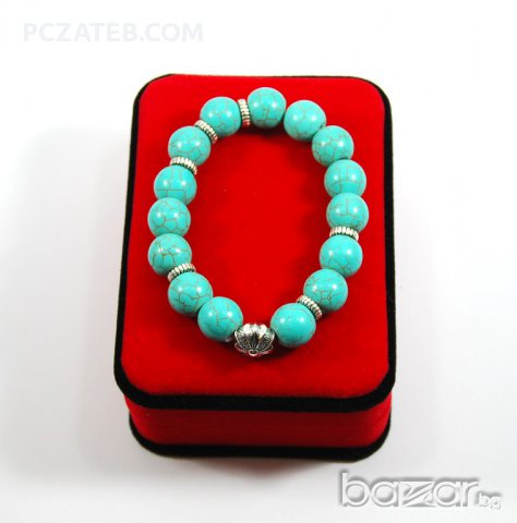 Гривна с зелени камъчета, снимка 1