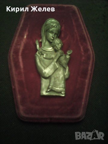 Маика с дете 