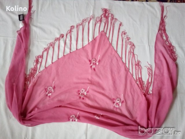 Ефирен дамски шал триъгълен, св. циклама с бяла бродерия, ”BIJOUX TERNER”, Индия, снимка 5 - Шапки - 21000349