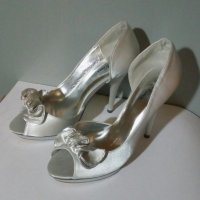 Нови официални обувки на ток сребърни 39 40 номер, снимка 1 - Дамски обувки на ток - 25470627