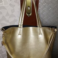 Луксозна златиста дизайнерска чанта 70 лв., снимка 1 - Чанти - 14843999