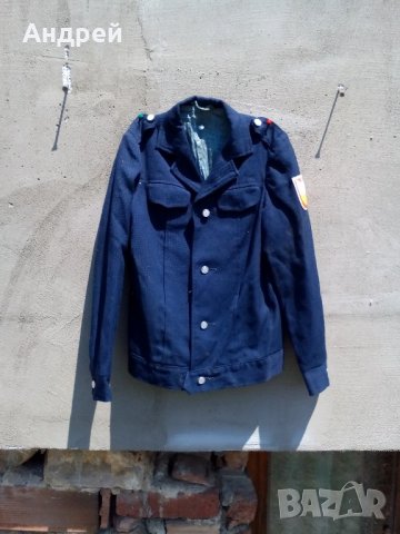 Стара ученическа куртка, снимка 1 - Антикварни и старинни предмети - 22066370