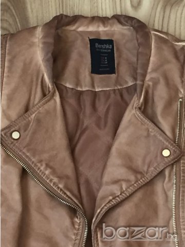 Дамско кожено яке BERSHKA, size M, екокожа, бежово-карамелено, златни ципове, като ново!!!, снимка 7 - Якета - 17756311