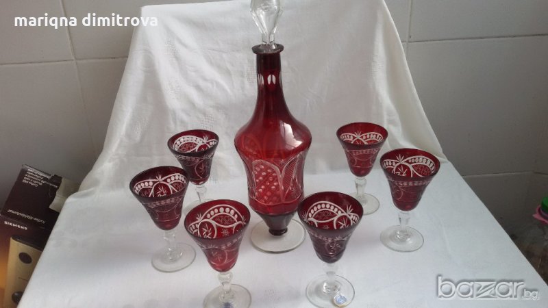 Кристални чаши цветен червен кристал и гарафа , снимка 1