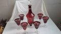 Кристални  чаши цветен червен кристал и гарафа , снимка 1 - Антикварни и старинни предмети - 17470279