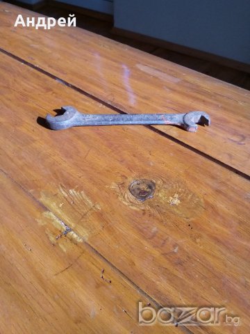 Старинен гаечен ключ