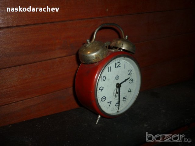 Старинен червен будилник, снимка 3 - Антикварни и старинни предмети - 12203514