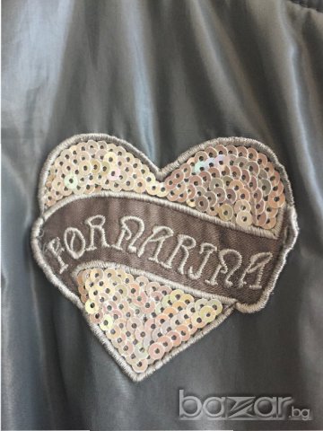 Дамско яке FORNARINA оригинал, sizeM, сиво, лъскаво, топло и дебело, със сърце с пайети, мн.запазено, снимка 3 - Якета - 17752184