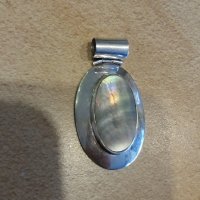 Сребърен медальон със седеф, снимка 1 - Колиета, медальони, синджири - 24346210