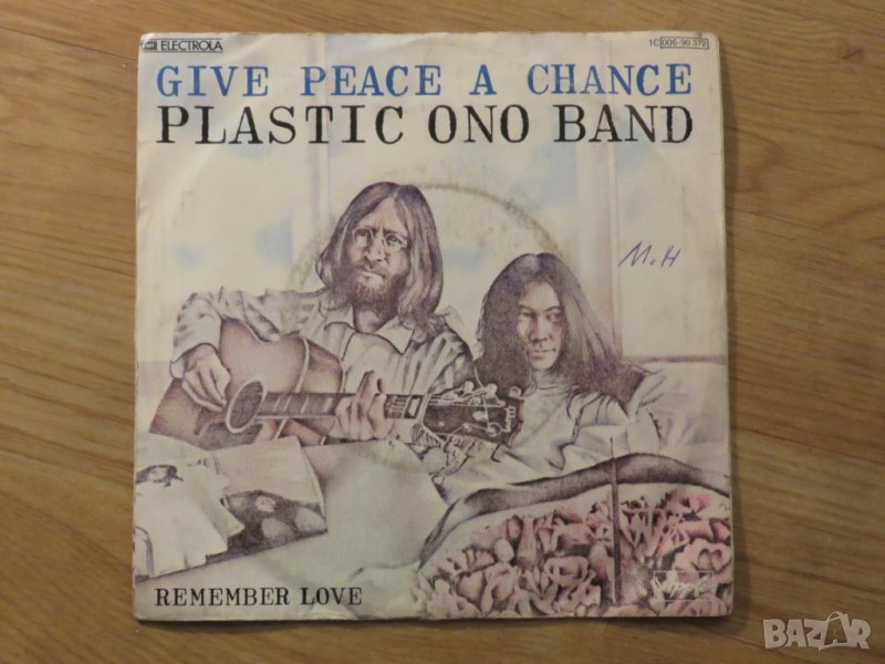 малка грамофонна плоча - Give Peace a chance  -  Plastic Ono Band изд.80те г., снимка 1