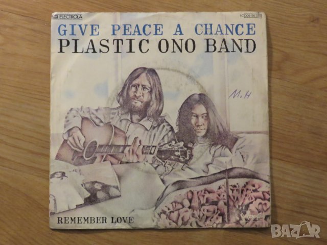 малка грамофонна плоча - Give Peace a chance  -  Plastic Ono Band изд.80те г.