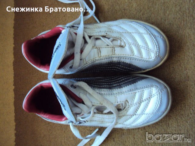 Детски футболни обувки Spalding , снимка 1 - Детски маратонки - 18913363