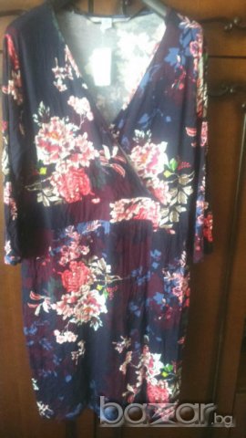Рокля с флорални мотиви