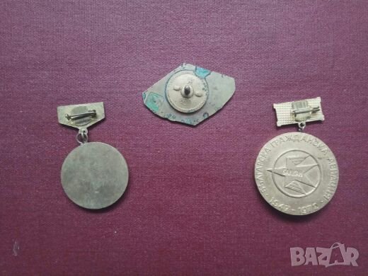 Продавам 3 значки Българска Гражданска Авиация  Балкан, снимка 2 - Колекции - 25268846