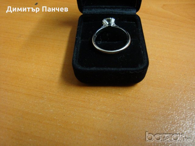 Дамски пръстен с диамант, снимка 4 - Пръстени - 19789646