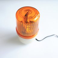 Предупредителна сигнална лампа въртяща оранжева 12V 10W, снимка 1 - Резервни части за машини - 17441324