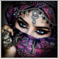 Диамантен гоблен"Красива арабка в лилаво", снимка 1 - Гоблени - 25145027