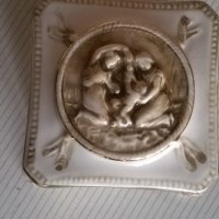 порцеланова кутия за бижута-каподимонте, снимка 1 - Антикварни и старинни предмети - 18811837