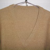 Бежов пуловер от букле от времето на соц-а , снимка 2 - Блузи с дълъг ръкав и пуловери - 16314397