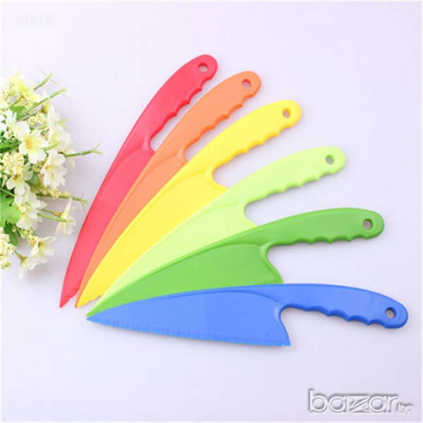 широк пластмасов нож за торта подходящ и като шпатула на парче резен сладкарски десерти торти сладки, снимка 1