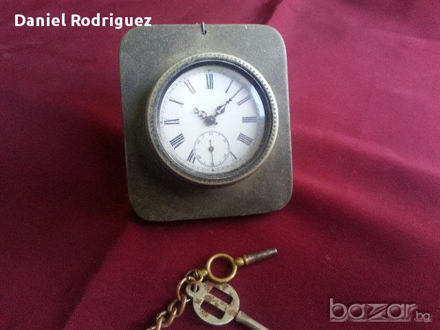 Абсолютно Рядък Стар Настолен Френски Часовник с Ключета!, снимка 2 - Антикварни и старинни предмети - 16357257