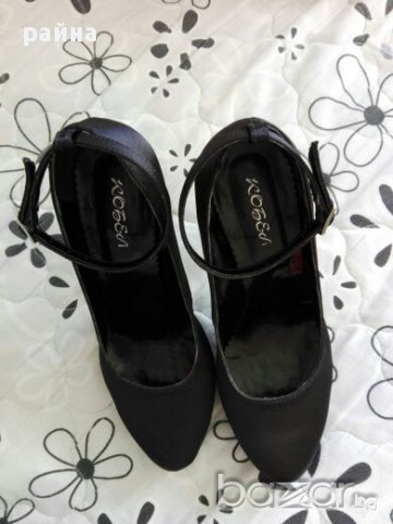 Дамски сатенени обувки на Кобел