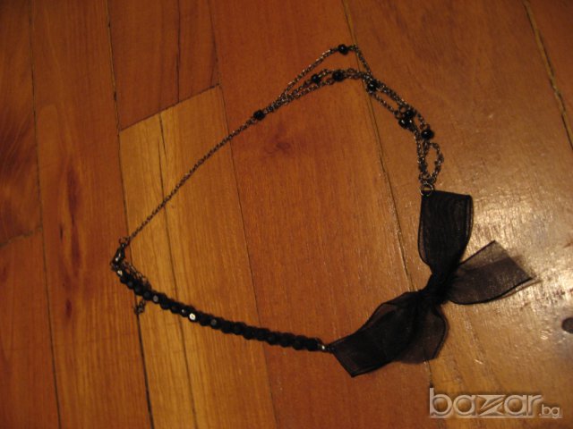  Нежно колие с копринена панделка, снимка 2 - Колиета, медальони, синджири - 6630644