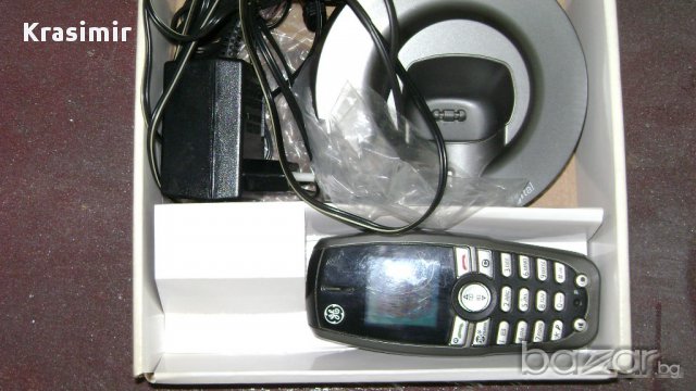 Продавам цифров цветен телефон 1.8ГХзДЕКТ за цифрова централа, снимка 1 - Стационарни телефони и факсове - 12234493