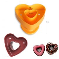 3D сърце с дупка пластмасов резец форма за поничка понички сладки фондан тесто, снимка 1 - Форми - 23534480