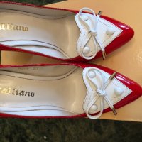 Обувки бяло и червено Galliano, снимка 1 - Дамски обувки на ток - 21679873