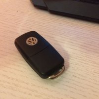 Оригинален ключ със 3 бутона за VW Голф,пасат,поло, снимка 2 - Аксесоари и консумативи - 23967855