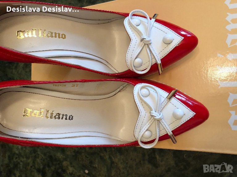 Обувки бяло и червено Galliano, снимка 1
