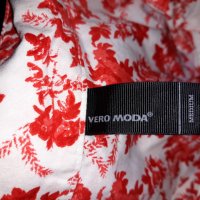Бяла дамска риза с червени цветя марка Vero Moda , снимка 3 - Ризи - 23815621