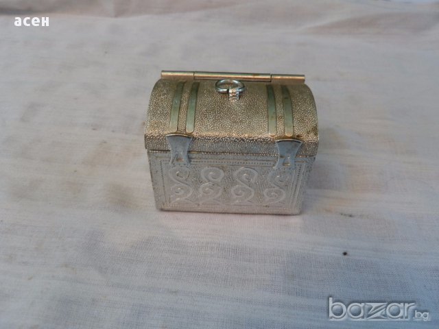 метална кутийка , снимка 1 - Антикварни и старинни предмети - 18123418