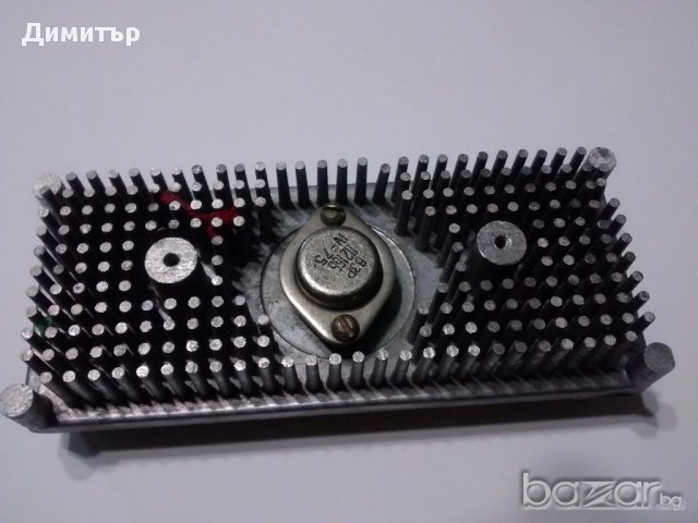 Алуминиев радиатор за охлаждане на транзистор