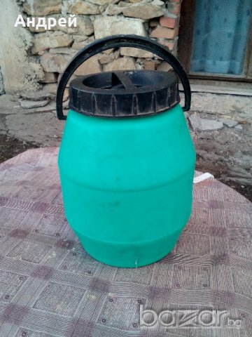 Пластмасов бидон,бидонче, снимка 3 - Антикварни и старинни предмети - 20151039