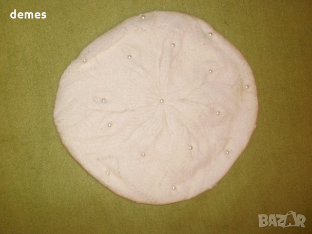 Машинно плетена вълнена барета, бяла