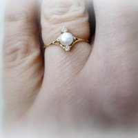 златен пръстен с бяла  перла и 2 бр. цирконии 1.05 грама/№52.5, снимка 5 - Пръстени - 11164003
