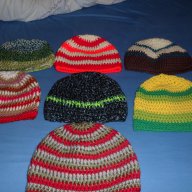 Продавам ръчно плетени шапки, снимка 2 - Шапки - 13750183