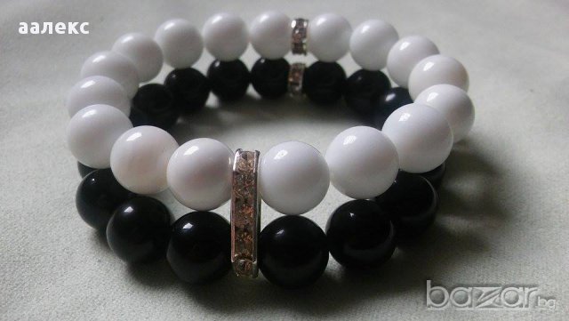 Ръчно изработена гривна от естествени камъни