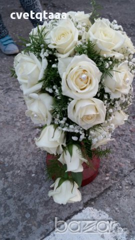 Сватбен,булчински букет със естествени рози и перли., снимка 1