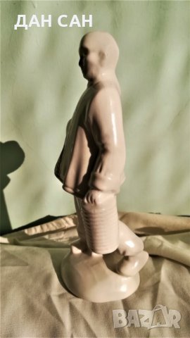 порцелан статуетка китаец кунг фу чи кунг, снимка 3 - Статуетки - 23977893