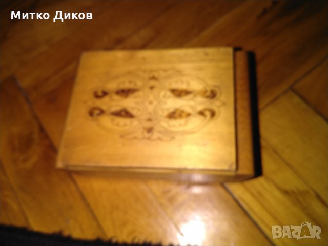 Дървена кутия две осмици от соца, снимка 1 - Декорация за дома - 24142955